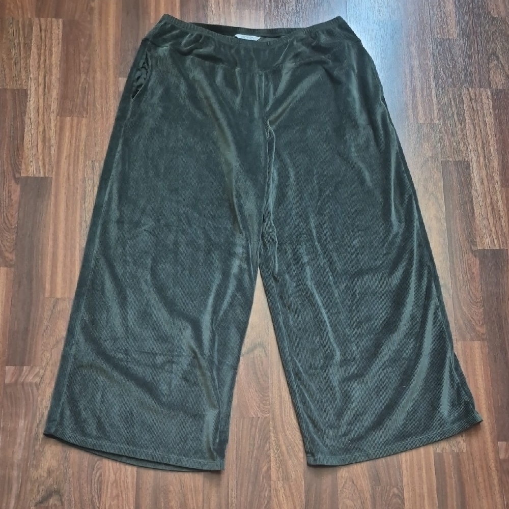 Sofia Intimates by Sofia Vergara Women's Velour Wide Leg Pant Sz. 16-18. - Picture 2 of 7
